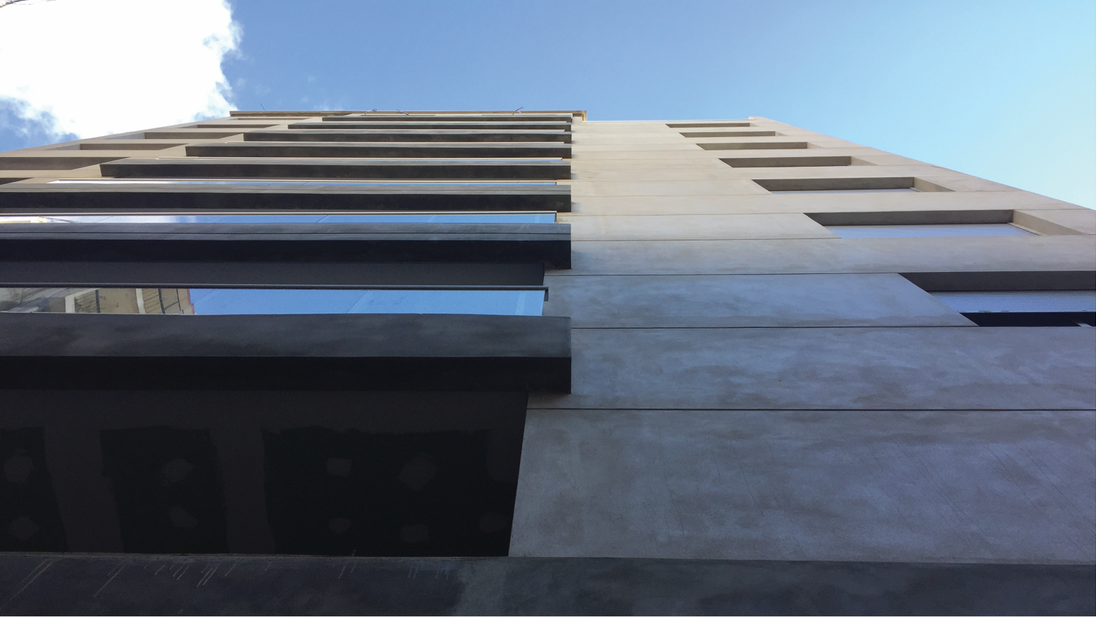 Edificio residencial desarrollado por VAV — perspectiva contrapicada